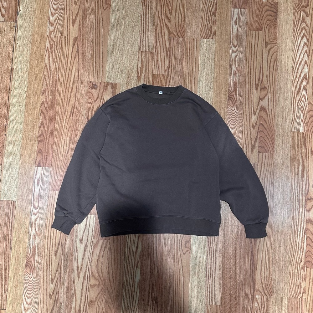 Dark Brown GU sweatshirt